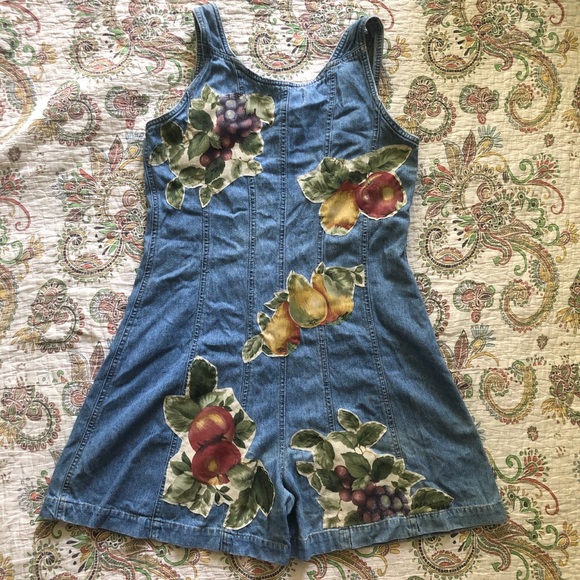 Adorable denim romper with patches - Picture 2 of 7